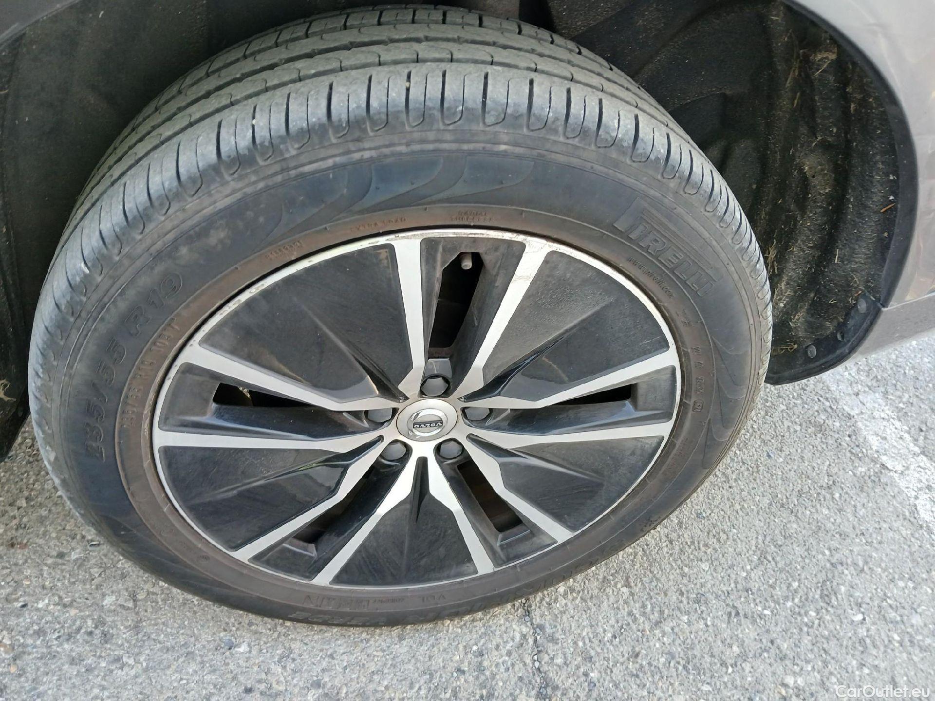  Volvo  XC90 VOLVO  / 2019 / 5P / todoterreno 2.0 B5 D AWD Momentum Pro Auto #28
