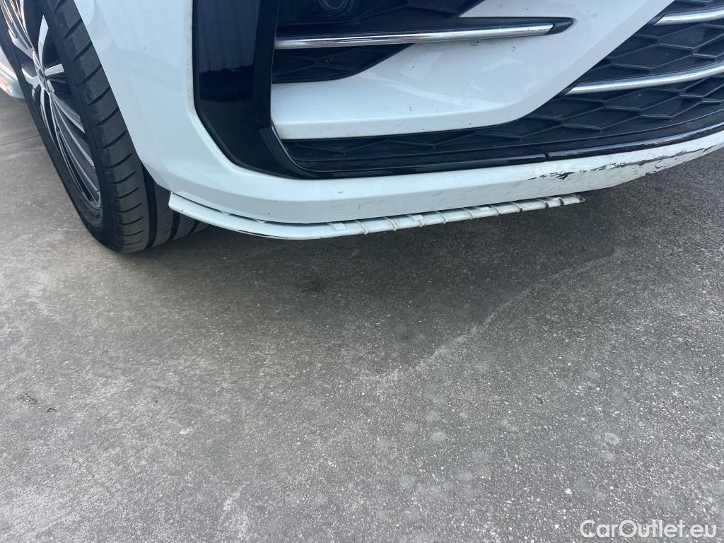  Volkswagen  Touran VOLKSWAGEN  / 2015 / 5P / monovolumen compacto Sport 2.0 TDI 110kW (150CV) DSG #4