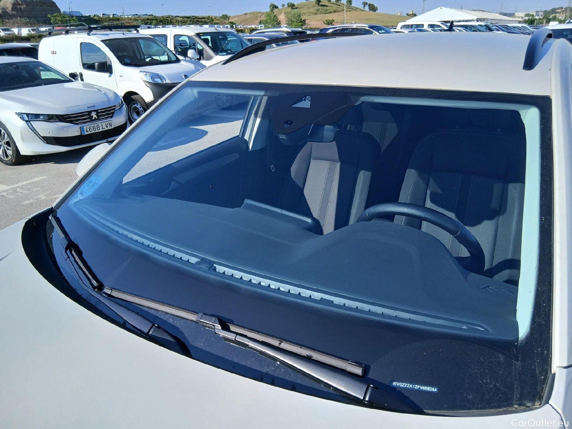  Volkswagen  T-ROC VOLKSWAGEN  / 5P / Life 1.5 TSI 150 CV DSG #2