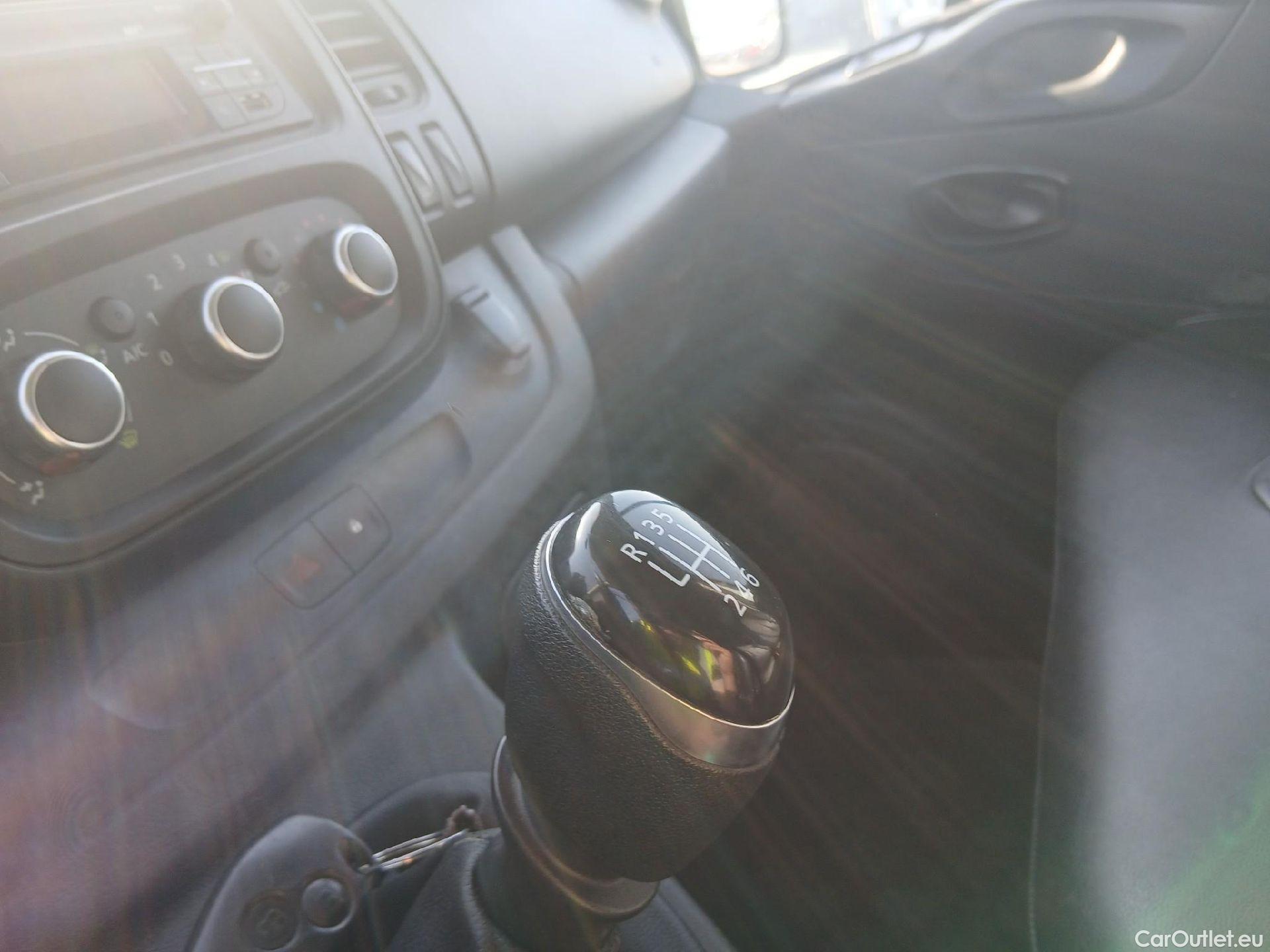  Nissan  NV300 NISSAN  / 2016 / 4P / combi Mixta 6 2.0dCi 88kW L2H1 1,2T Optima #15