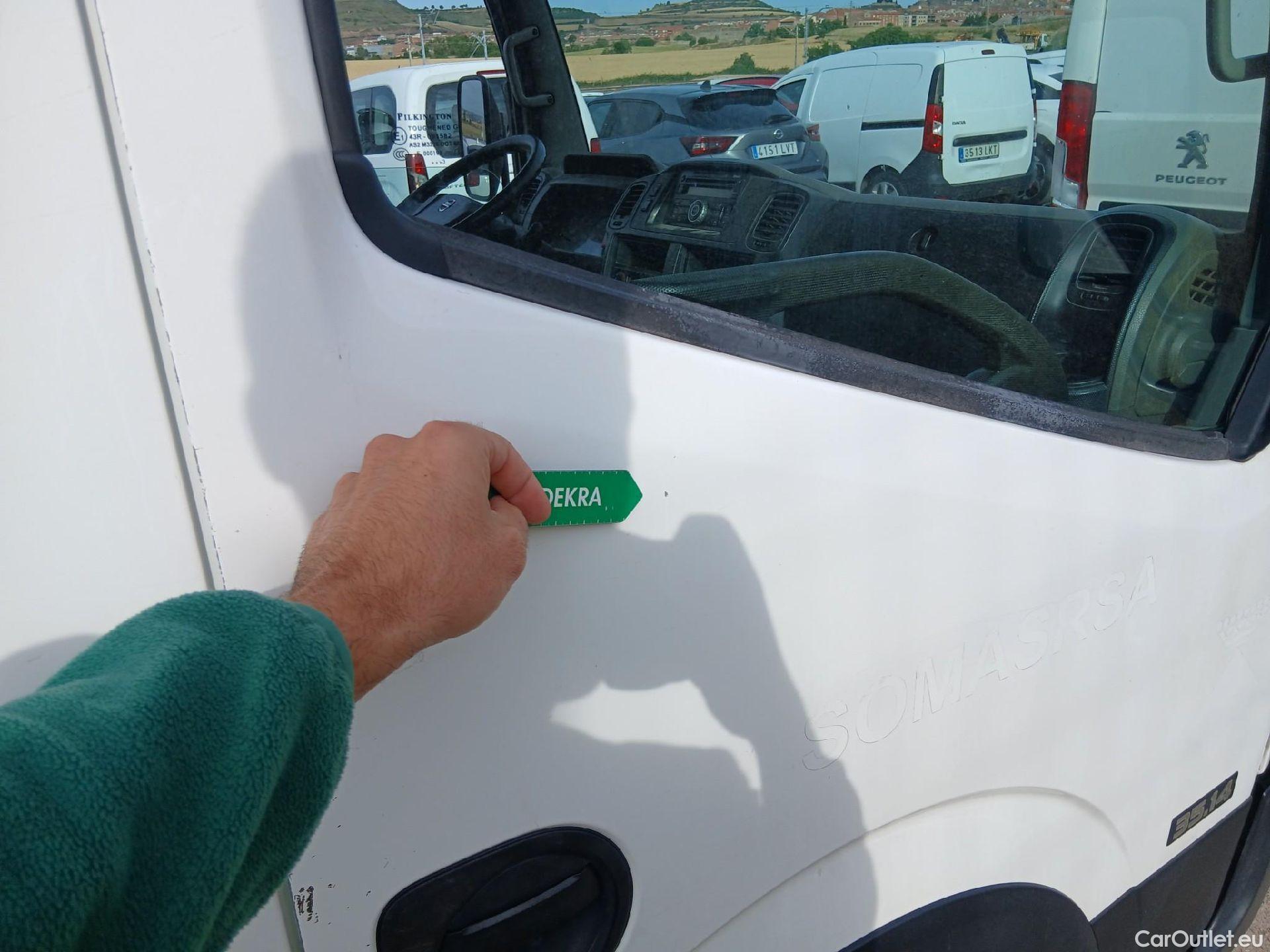  Nissan  Cabstar NISSAN  VU 2p 3G pickup 35.14/2 Básico Caja Volquete Alum Media #25