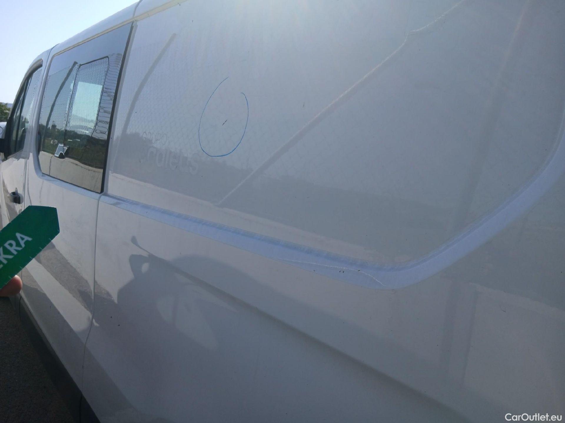  Nissan  NV300 NISSAN  / 2016 / 4P / combi Mixta 6 2.0dCi 88kW L2H1 1,2T Optima #26