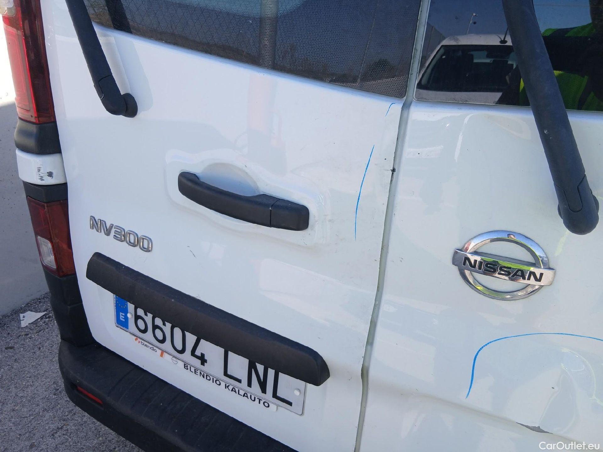  Nissan  NV300 NISSAN  / 2016 / 4P / combi Mixta 6 2.0dCi 88kW L2H1 1,2T Optima #36