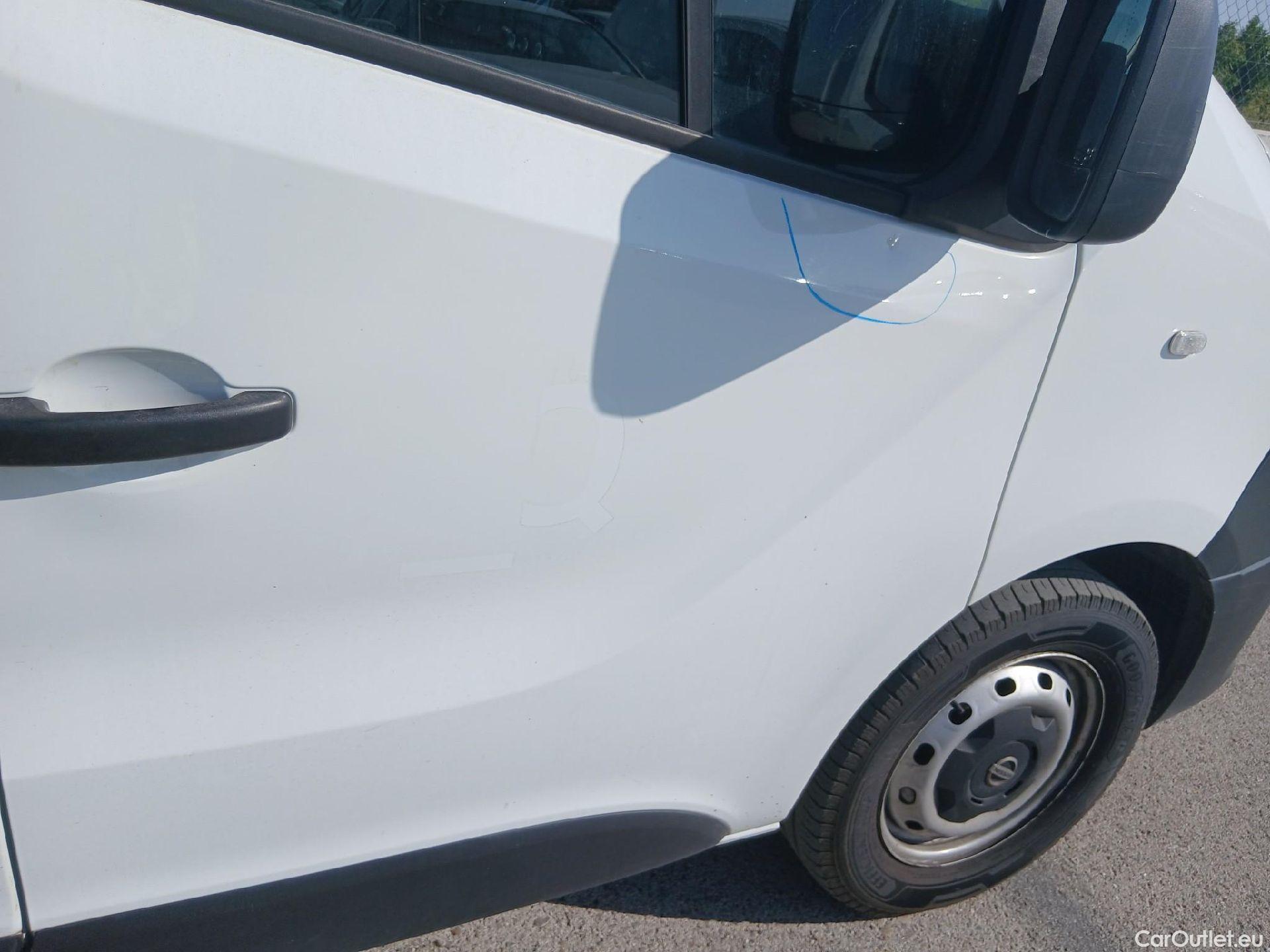  Nissan  NV300 NISSAN  / 2016 / 4P / combi Mixta 6 2.0dCi 88kW L2H1 1,2T Optima #47