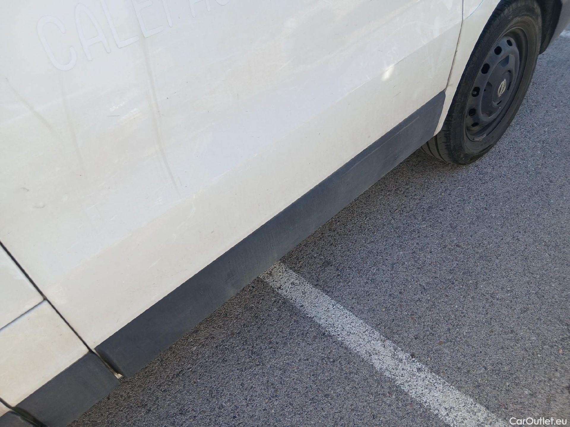  Nissan  NV300 NISSAN  / 2016 / 4P / furgón 1.6dCi 88kW (120CV) L1H1 1,2T PRO #13