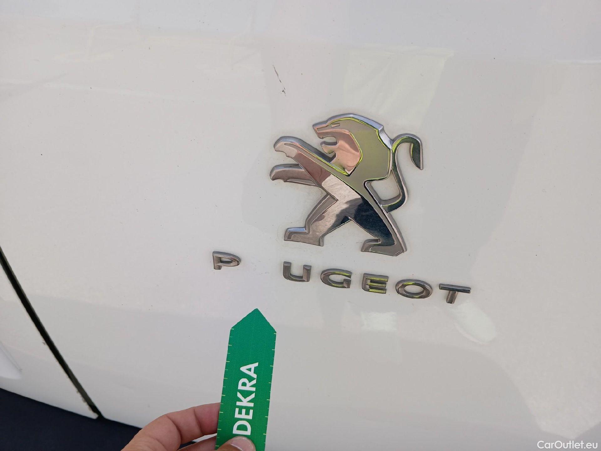  Peugeot  Partner PEUGEOT  / 2018 / 3P / furgón derivado de turismo Pro Standard 600kg BlueHDi 73kW (AC) #70