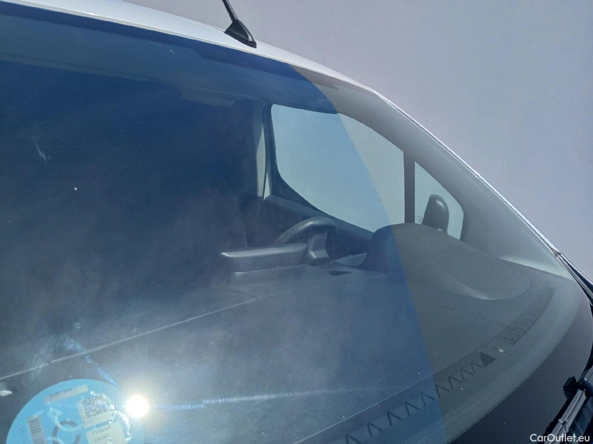  Peugeot  Partner PEUGEOT  / 2018 / 3P / furgón derivado de turismo Pro Standard 600kg BlueHDi 73kW (AC) #22