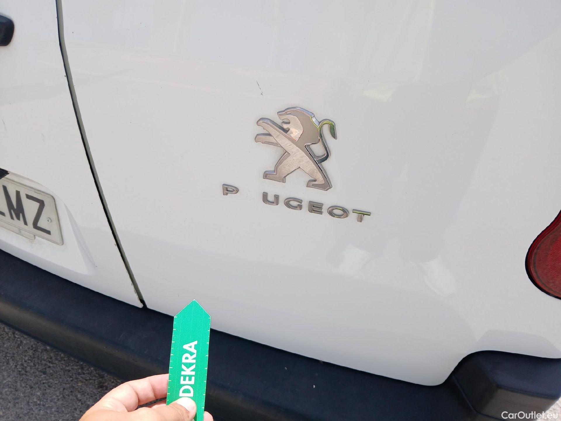 Peugeot  Partner PEUGEOT  / 2018 / 3P / furgón derivado de turismo Pro Standard 600kg BlueHDi 73kW (AC) #69