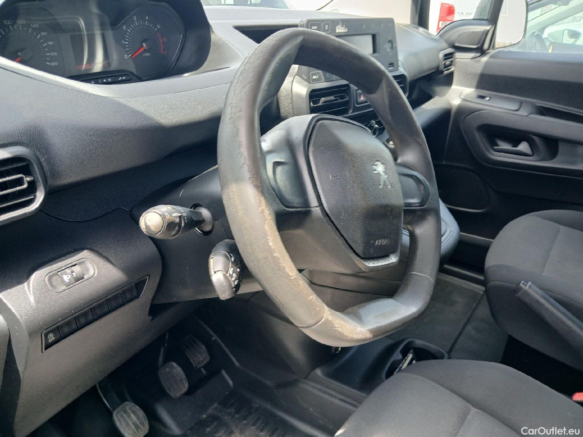  Peugeot  Partner PEUGEOT  / 2018 / 3P / furgón derivado de turismo Pro Standard 600kg BlueHDi 73kW (AC) #99