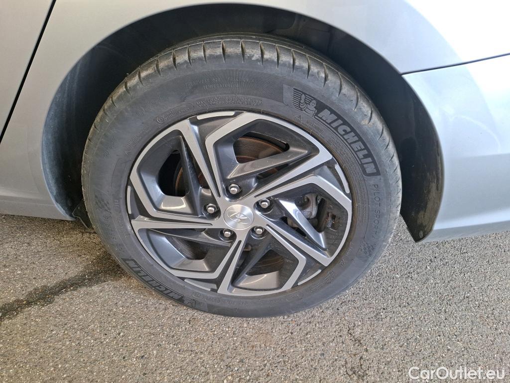  Hyundai  i30  cw Business 1.6 CRDi 115CV BVA7 E6d #20