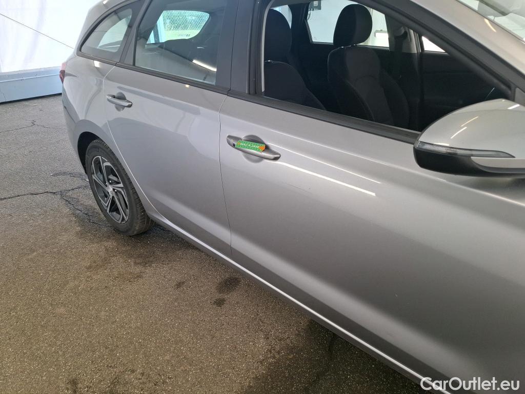  Hyundai  i30  cw Business 1.6 CRDi 115CV BVA7 E6d #49