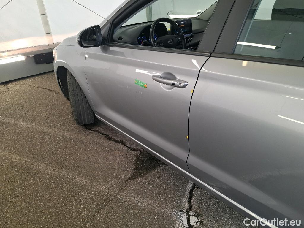  Hyundai  i30  cw Business 1.6 CRDi 115CV BVA7 E6d #4