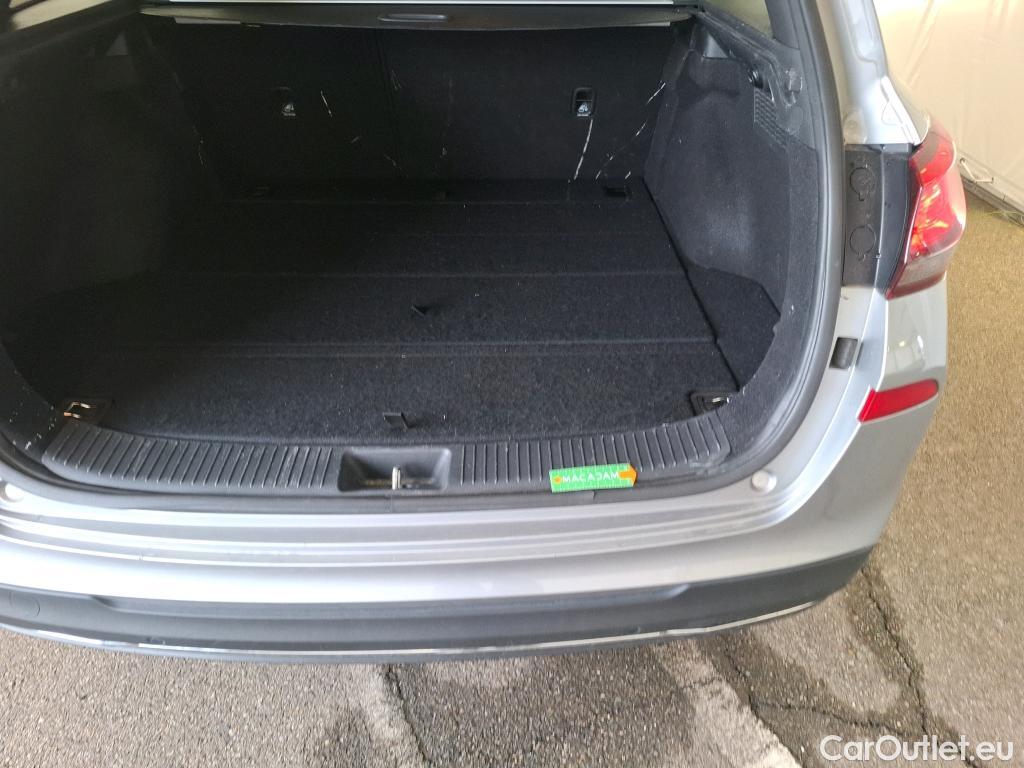  Hyundai  i30  cw Business 1.6 CRDi 115CV BVA7 E6d #18