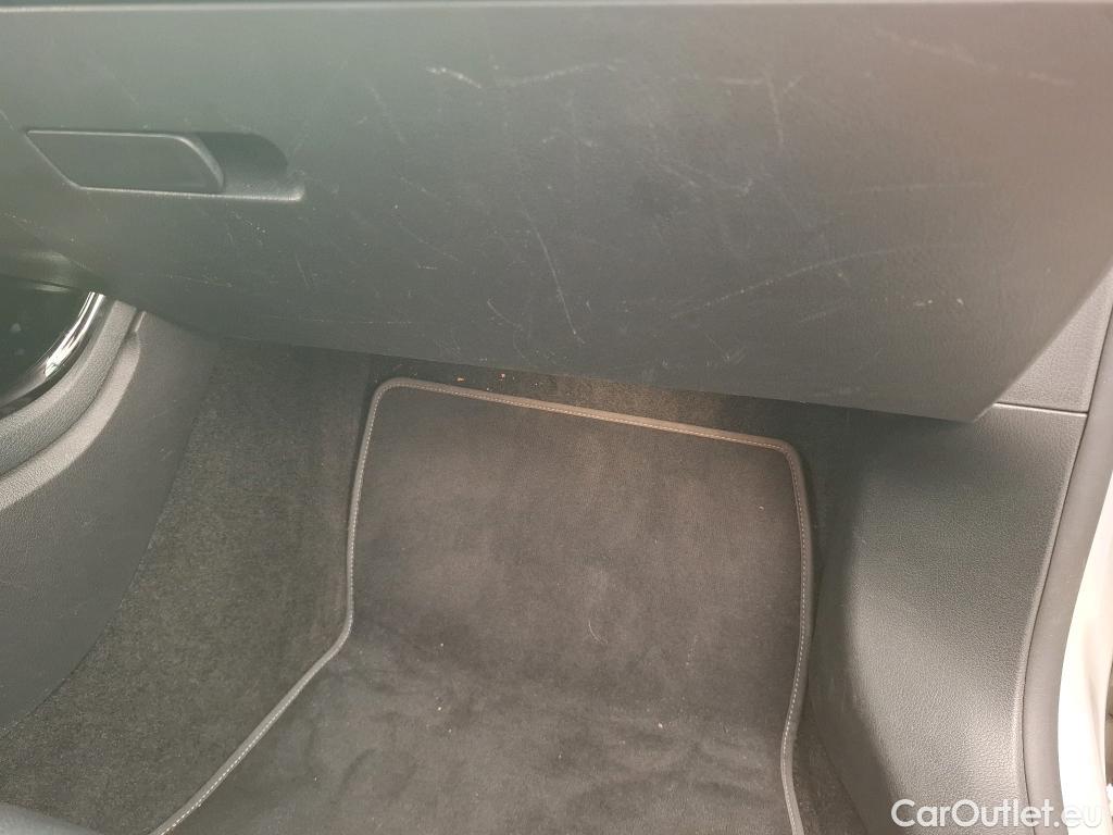  Mercedes  A-Klasse MERCEDES-BENZ Classe A Compact / 2018 / 5P / Berline A 200 d Business Line 8G-DCT #19