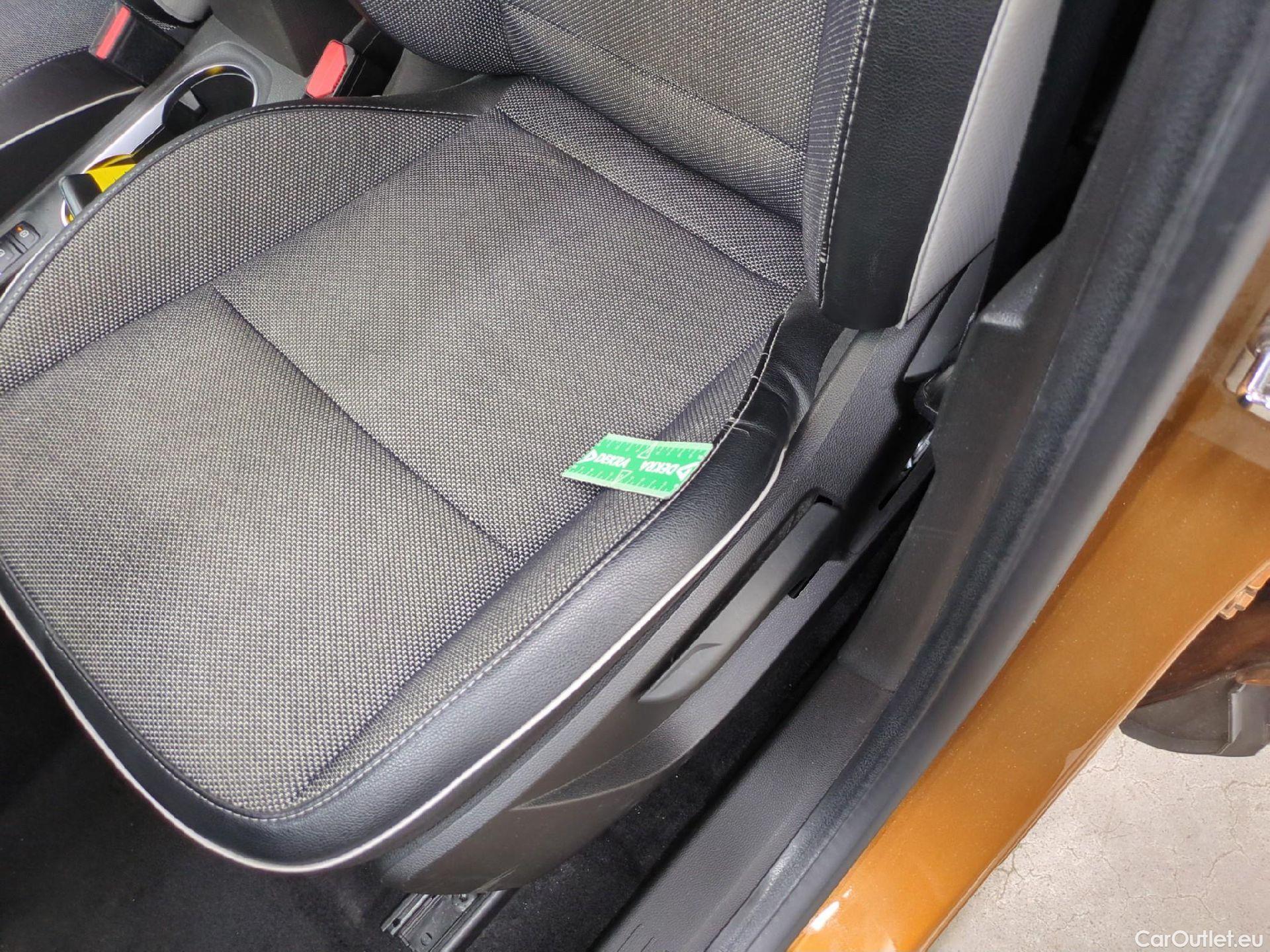 Renault  Captur  II Intens 1.6 E-TECH Plug-in 160CV BVA6 E6d #1