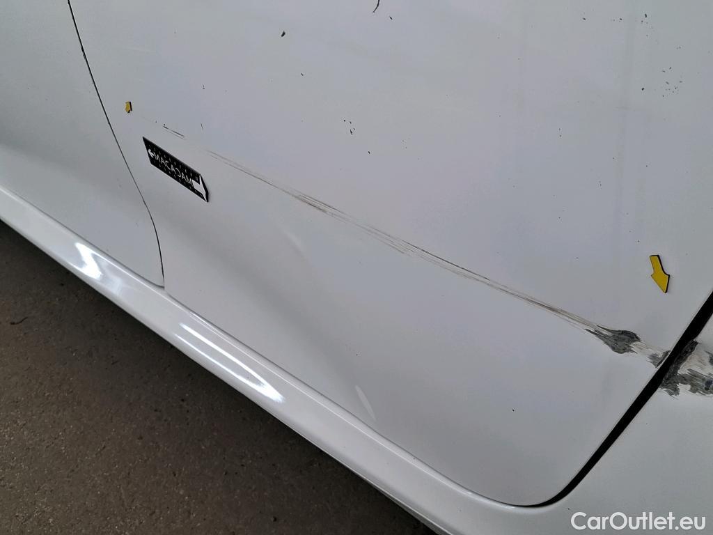  Peugeot  208  Premium 1.5 HDi 100CV BVM6 E6d #18