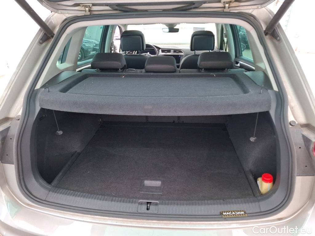  Volkswagen  Tiguan VOLKSWAGEN  / 2016 / 5P / SUV 2.0 TDI 150 DSG7 Carat Exclusive / AFFICHEUR TETE HAUTE HS
 #12