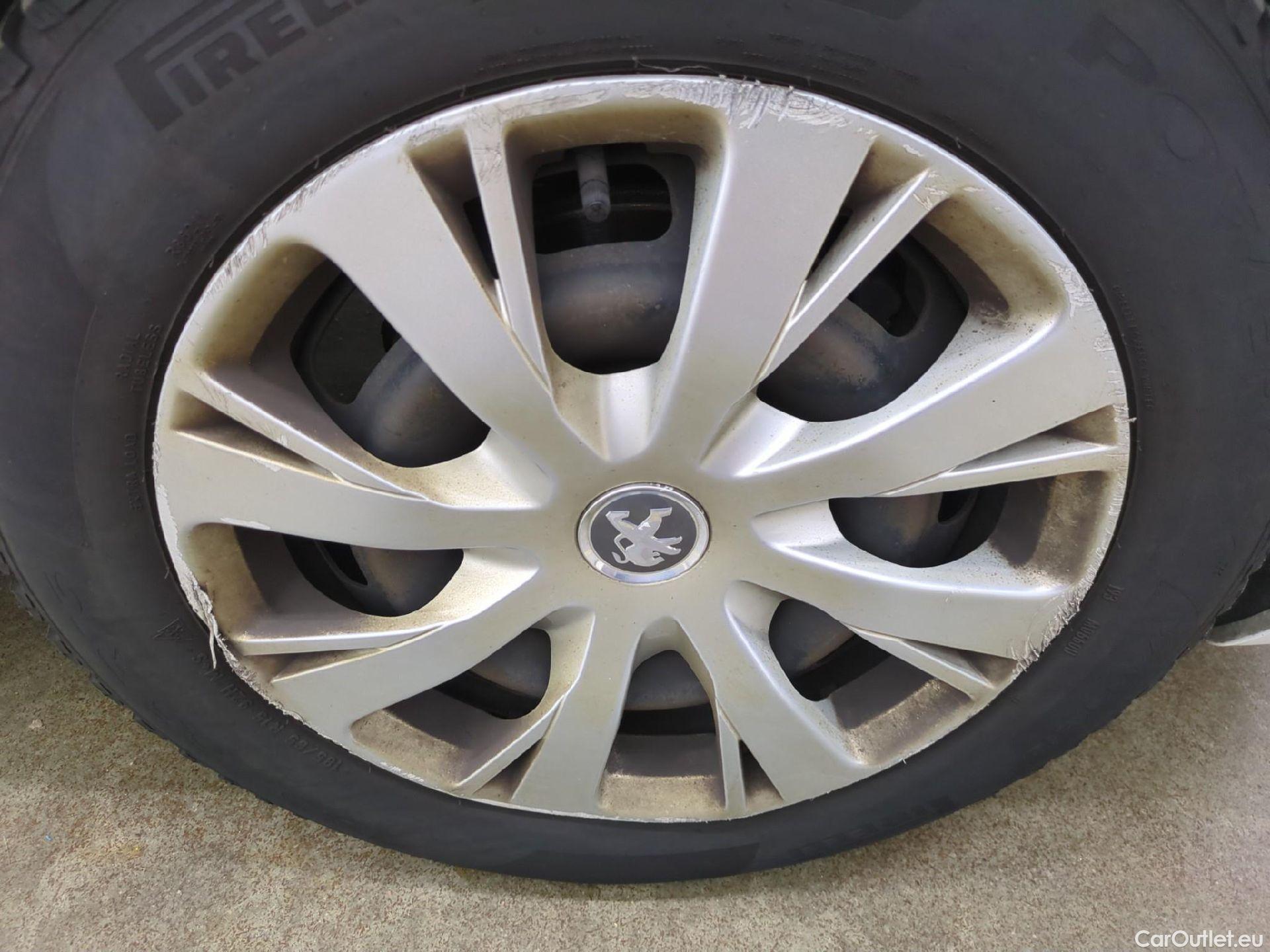  Peugeot  208  Affaire Premium 1.5 HDi 100CV BVM5 E6dT #24