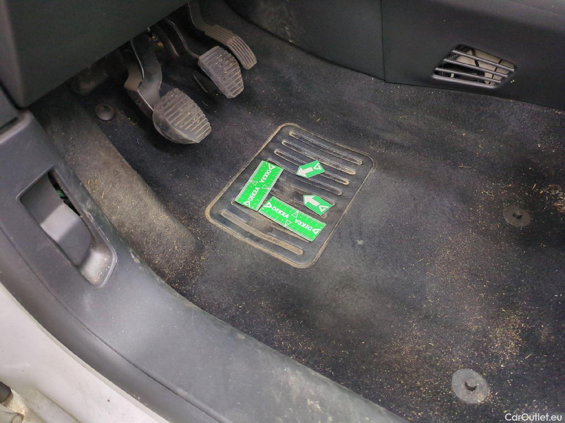  Citroen  C3  Société Feel 1.5 BlueHDI 100CV BVM6 E6d #8