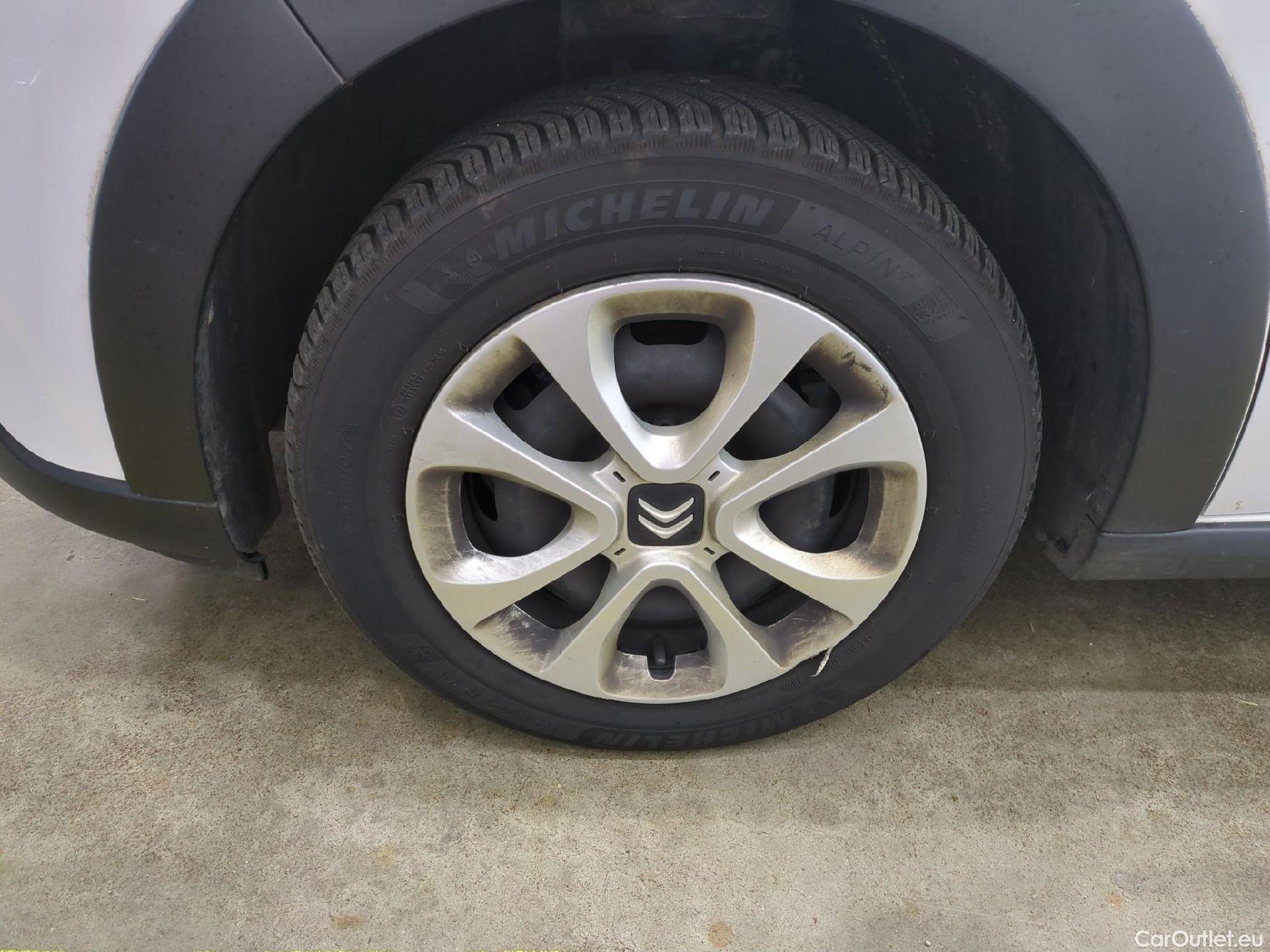  Citroen  C3  Société Feel 1.5 BlueHDI 100CV BVM6 E6d #1