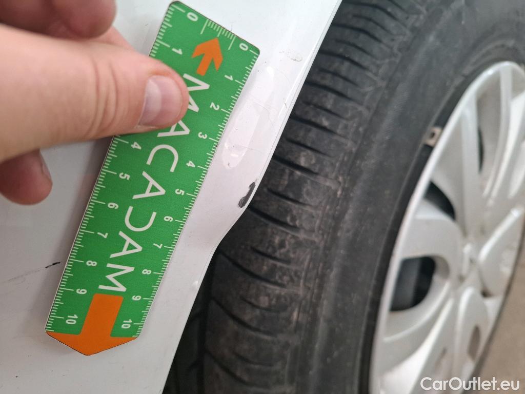  Renault  Clio  IV Air MediaNav 1.5 dCi 75CV BVM5 E6 #18