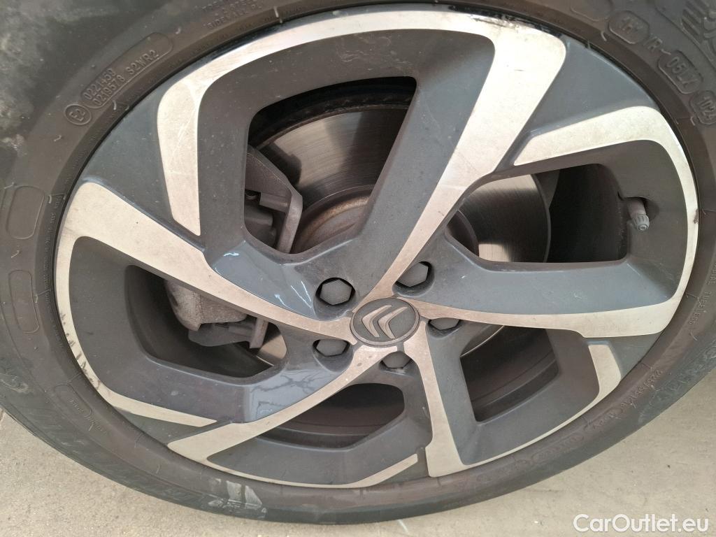  Citroen  C5 Aircross CITROEN  / 2018 / 5P / SUV Hybride rechargeable 225 e-EAT8 Shine #24