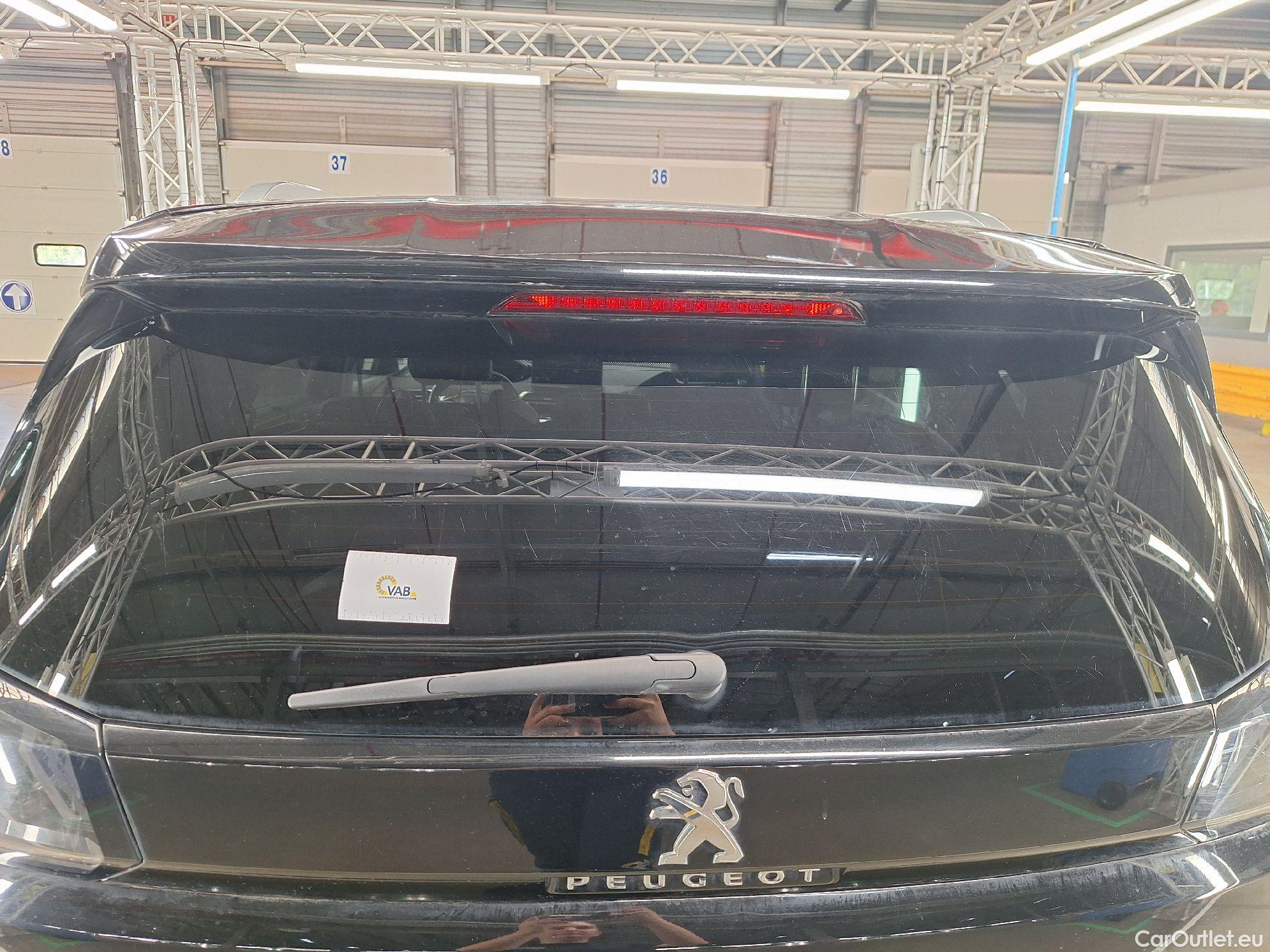  Peugeot  5008 Peugeot,  FL'20, Peugeot  1.5 BlueHDi 96kW S&S EAT8 Allure Pack #102