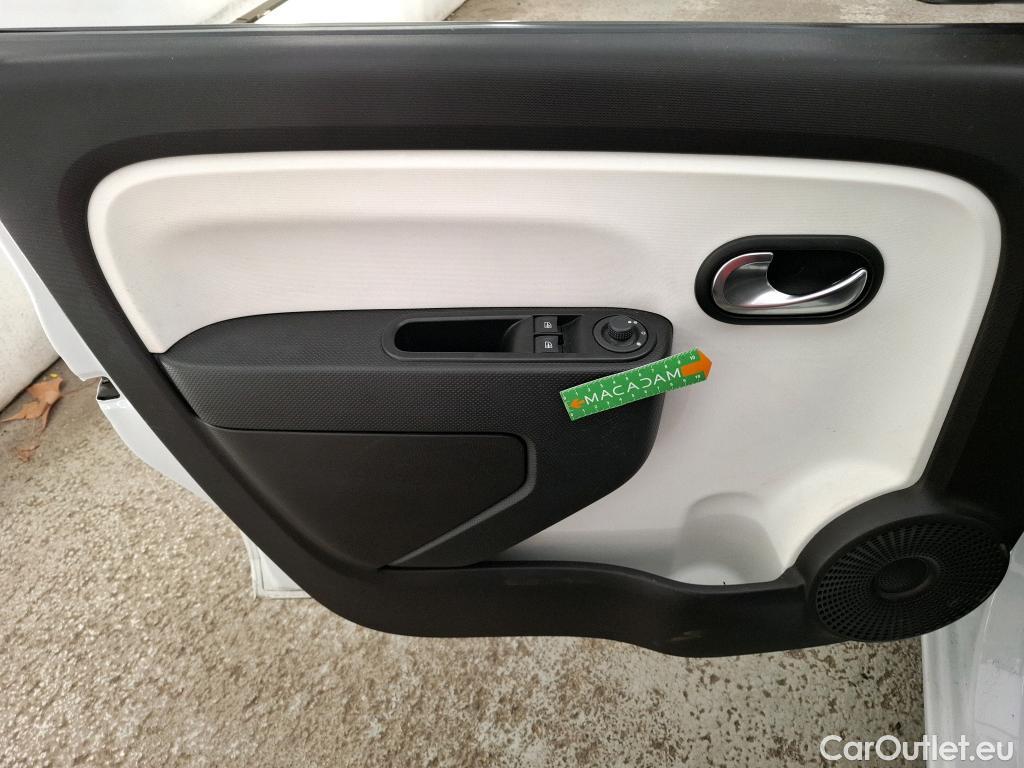  Renault  Twingo RENAULT  / 2019 / 5P / Berline Zen SCe 65 TVU #25
