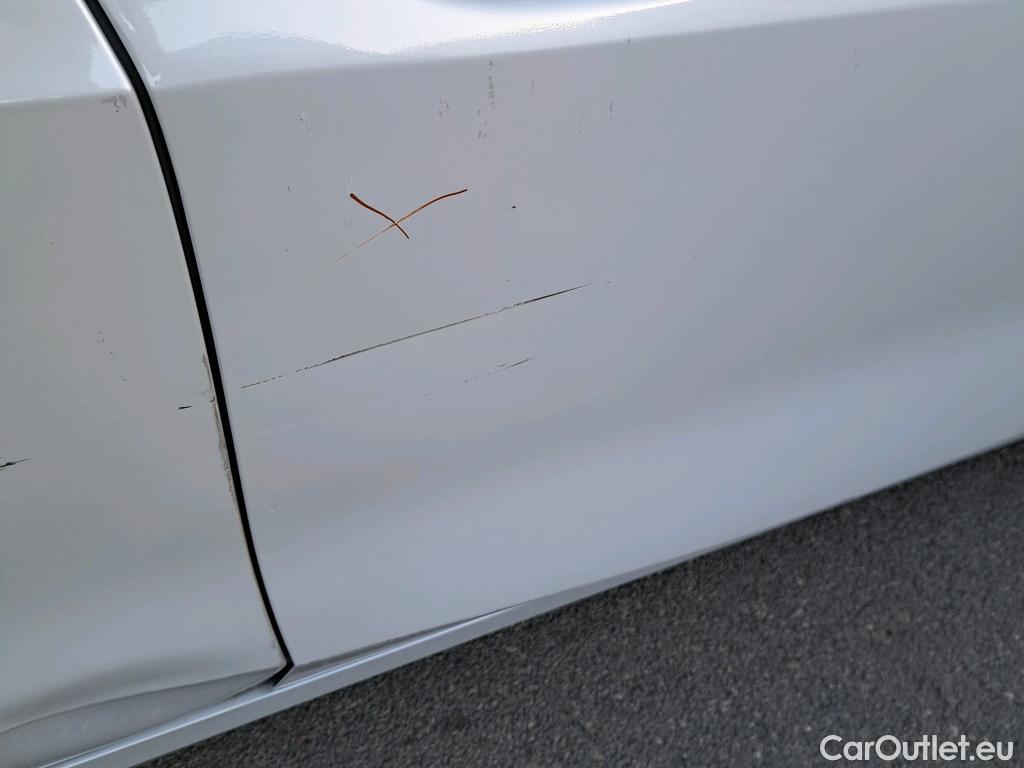  Bmw  Serie 1 BMW  / 2019 / 5P / berlina con portón 118i #6