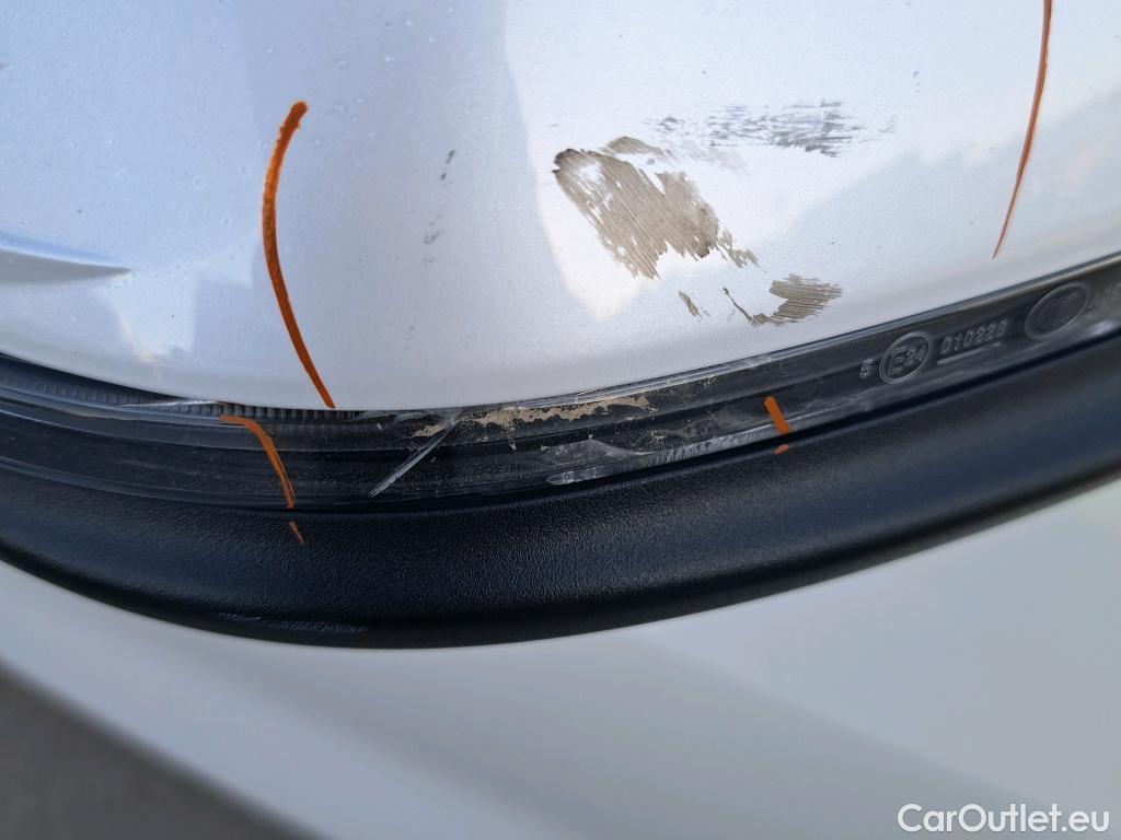  Bmw  Serie 1 BMW  / 2019 / 5P / berlina con portón 118i #20