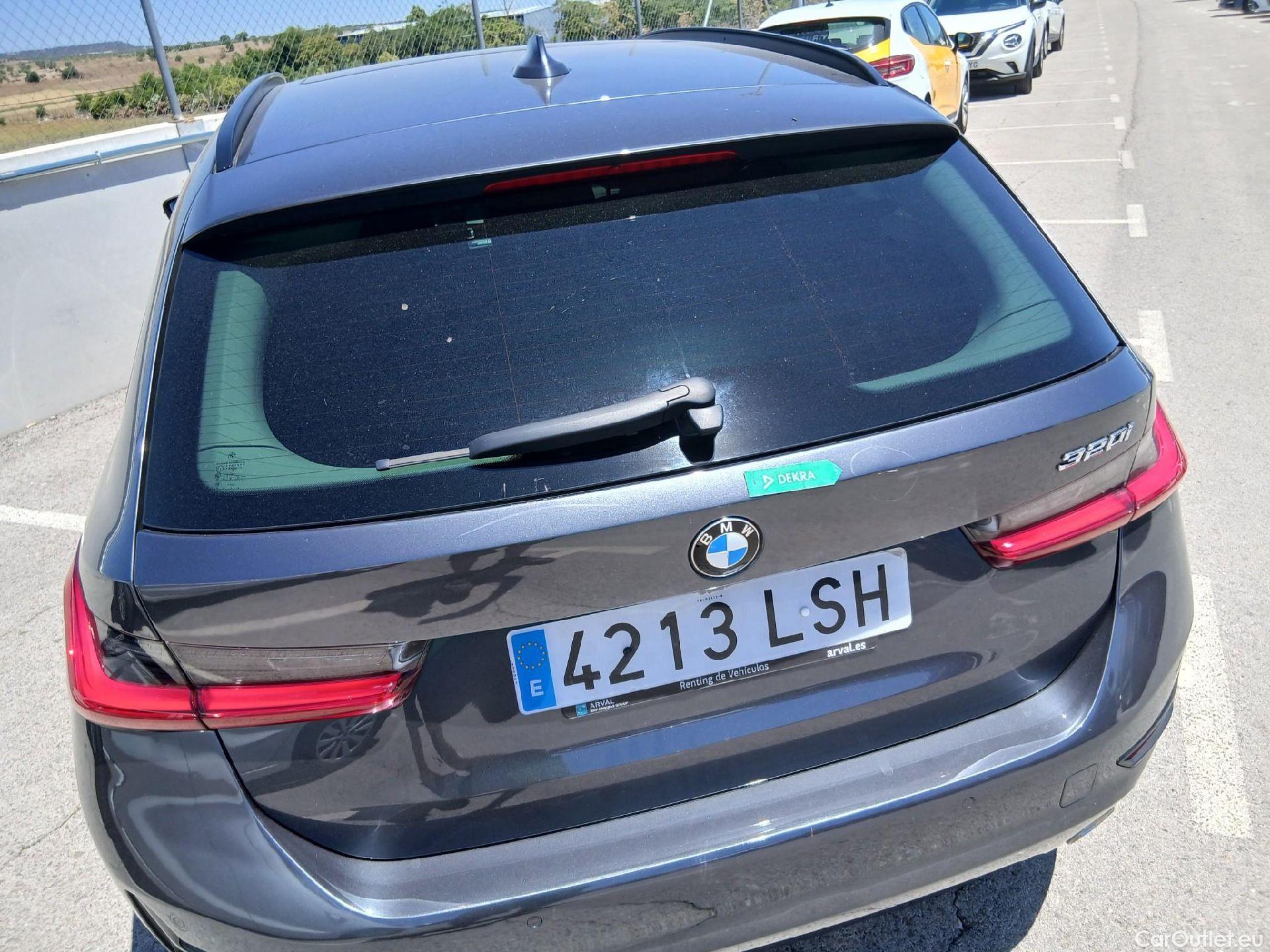  Bmw  Serie 3 BMW  / 2019 / 5P / familiar 320i Auto. Touring #17