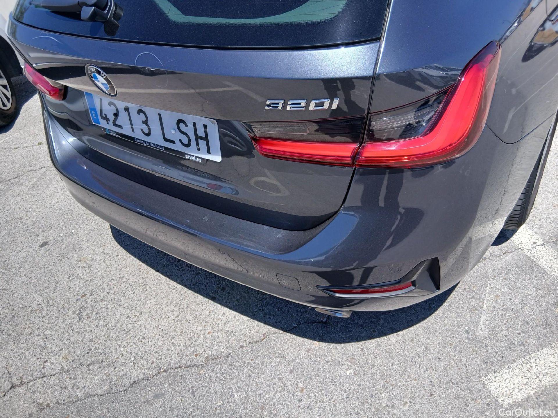  Bmw  Serie 3 BMW  / 2019 / 5P / familiar 320i Auto. Touring #18