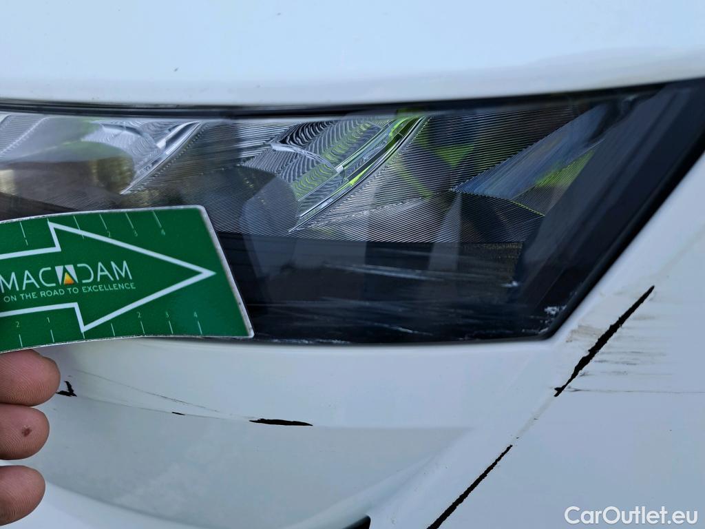  Land Rover  Discovery NISSAN QASHQAI / 2021 / 5P / todoterreno DIG-T 103kW (140CV) mHEV 4x2 Acenta (AC5) #18