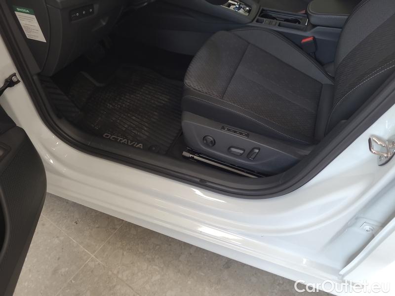  Skoda  Octavia  Combi (NX3)(2020) Oct.C. 4 2.0TDI 150 Sty 4x4 AT #4