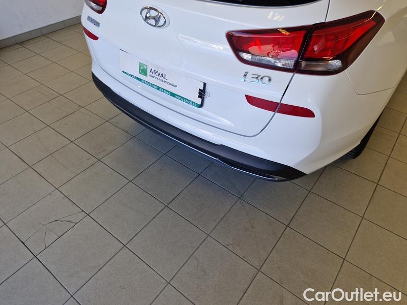  Hyundai  i30   cw (PD)(2017->)  Kom.1.0TGDI 88 Family #11