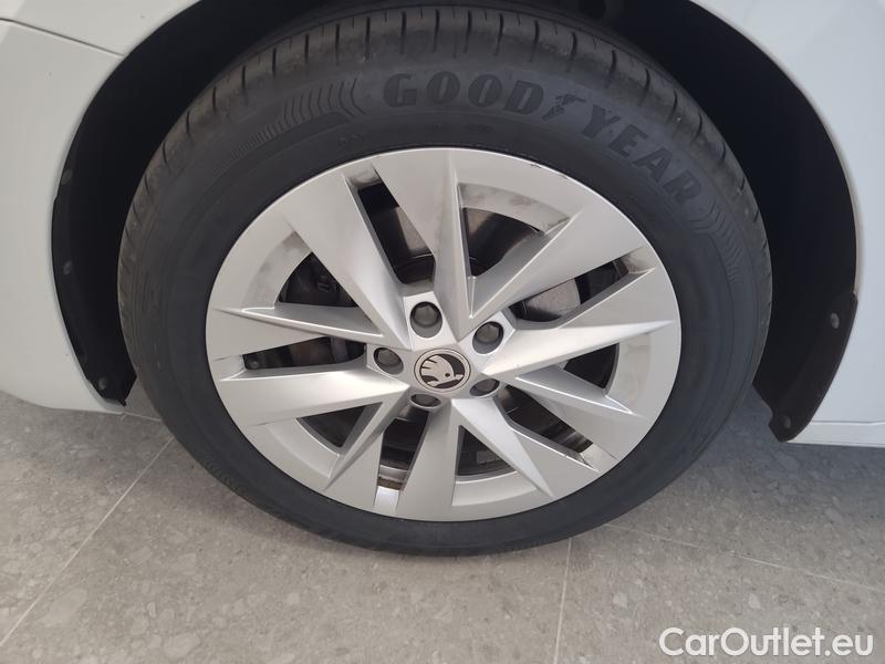  Skoda  Octavia  Combi (NX3)(2020) Oct.C. 4 2.0TDI 150 Sty 4x4 AT #3