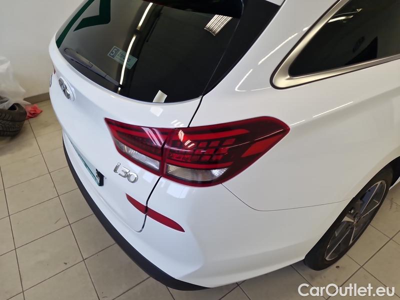  Hyundai  i30   cw (PD)(2017->)  Kom.1.5TGDi 118 Style AT #12