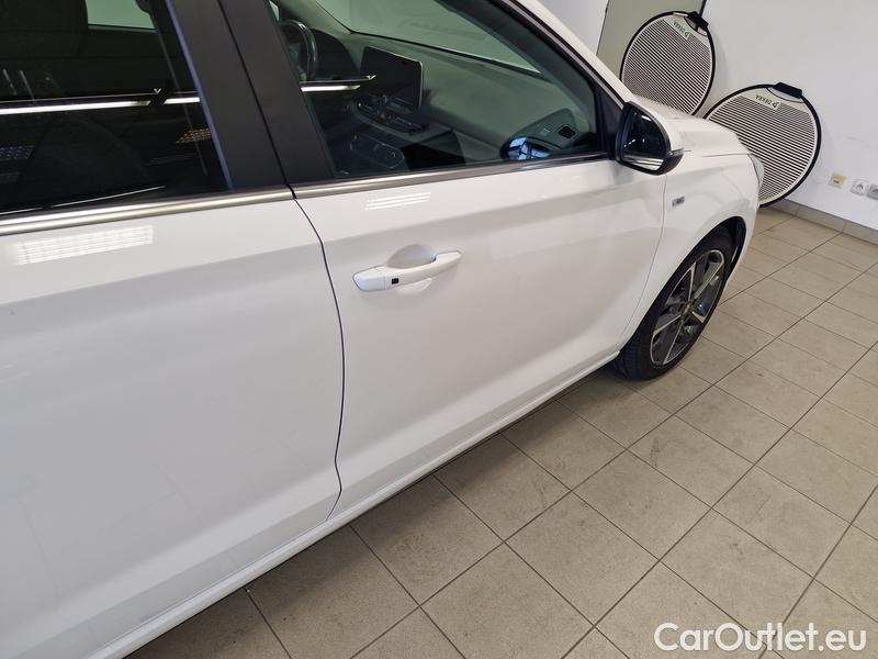  Hyundai  i30   cw (PD)(2017->)  Kom.1.5TGDi 118 Style AT #9