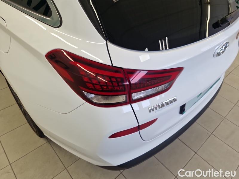  Hyundai  i30   cw (PD)(2017->)  Kom.1.5TGDi 118 Style AT #16