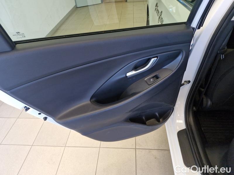  Hyundai  i30   cw (PD)(2017->)  Kom.1.0TGDI 88 Family #21