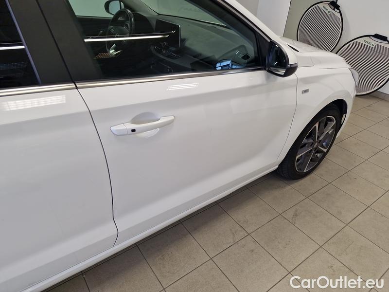  Hyundai  i30   cw (PD)(2017->)  Kom.1.5TGDi 118 Style AT #8