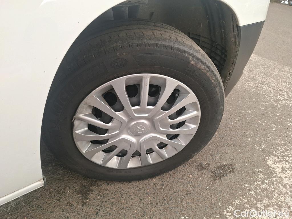  Toyota  Proace TOYOTA  City / 2019 / 4P / Fourgonnette 1.5 Medium 100 D-4D Business #7