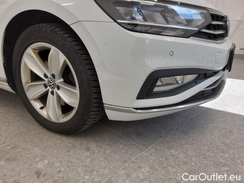  Volkswagen  Passat  8 SW (2014) Pas.Var.2.0TDI 147 Eleg 4X4 AT #2