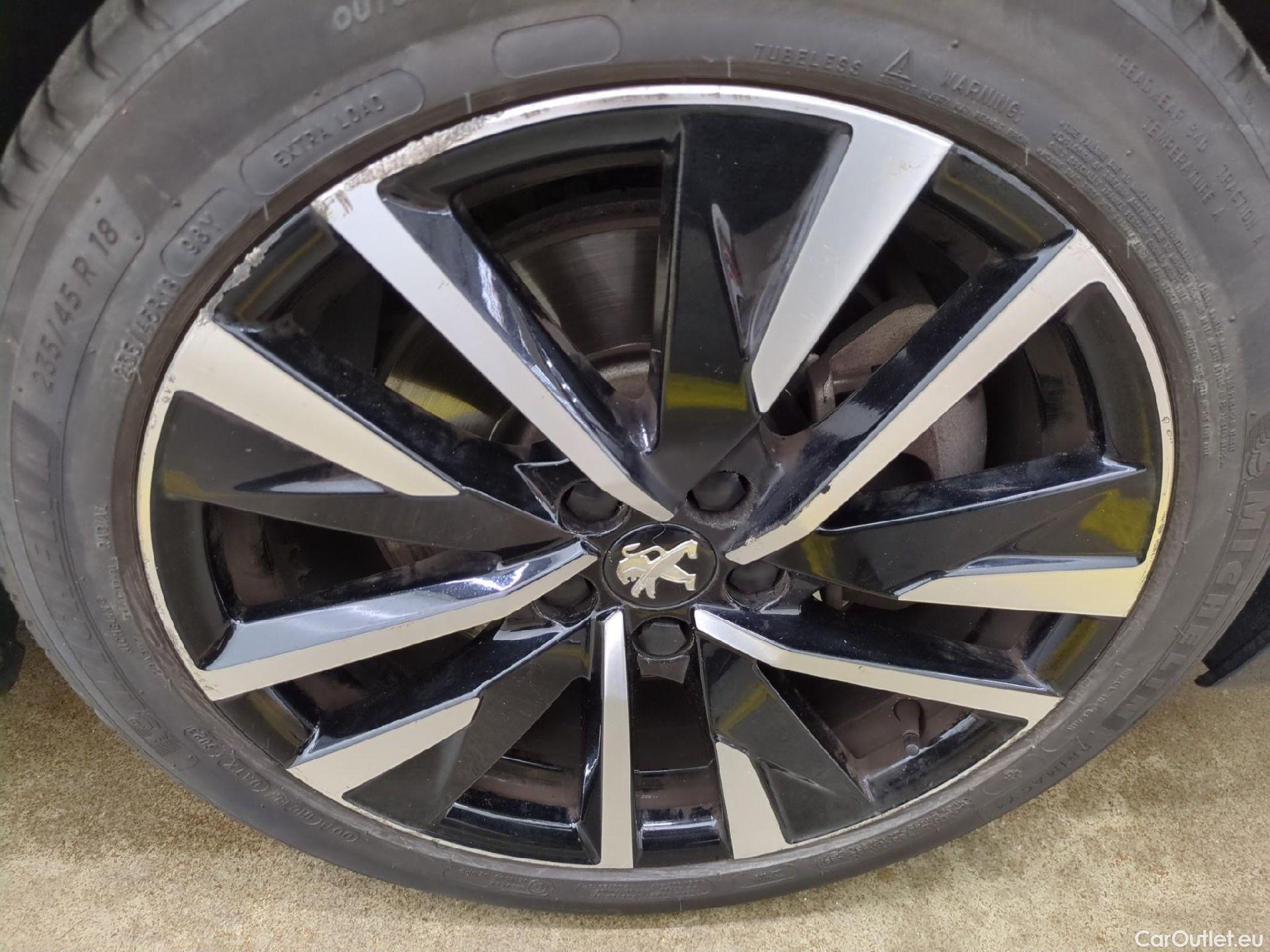  Peugeot  508 PEUGEOT  / 2018 / 5P / Berline HYBRID 225 E-EAT8 GT #2