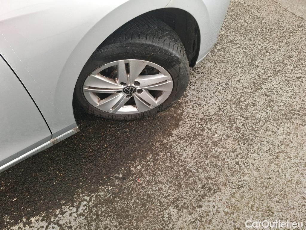  Volkswagen  Golf  VIII SW Life Plus 2.0 TDI 115CV BVM6 E6d #3