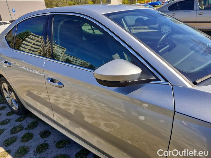  Skoda  Octavia  Lim. (NX3)(2020) Oct.2.0TDI 110 Style 4WD AT #18