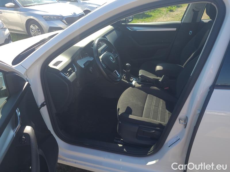  Skoda  Octavia  Combi  (5E5)(03.2017->) Co1.5TSI 110 Ambition #30