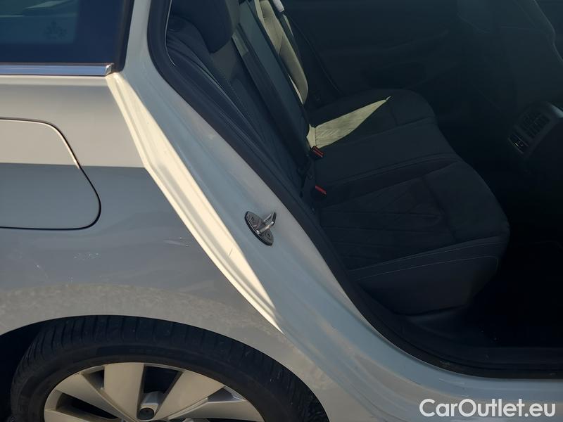  Volkswagen  Golf  VIII Variant (DB5) (2024) Var.2.0TDI 110 Style 5d #10