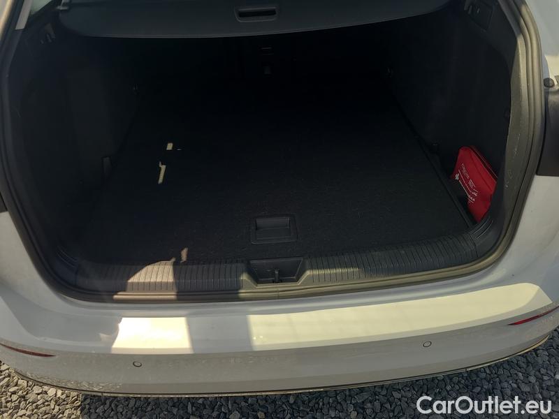  Volkswagen  Golf  VIII Variant (DB5) (2024) Var.2.0TDI 110 Style 5d #6
