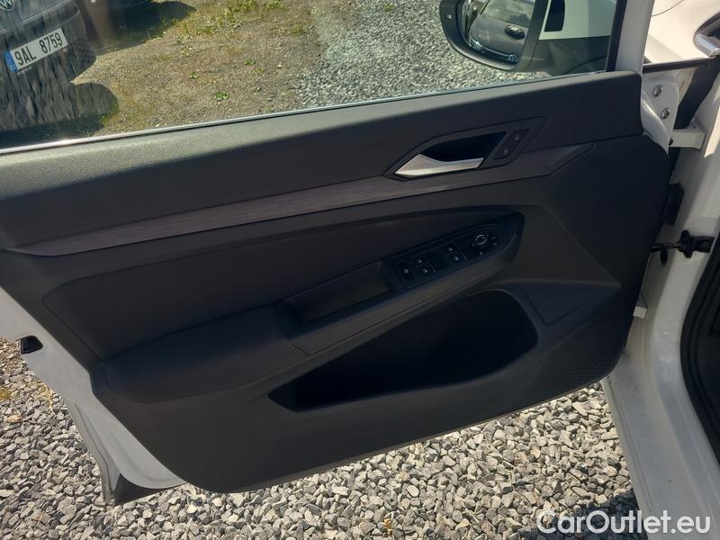  Volkswagen  Golf  VIII Variant (DB5) (2024) Var.2.0TDI 110 Style 5d #3